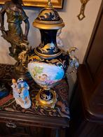 Blauwe vaas met tekening, Ophalen