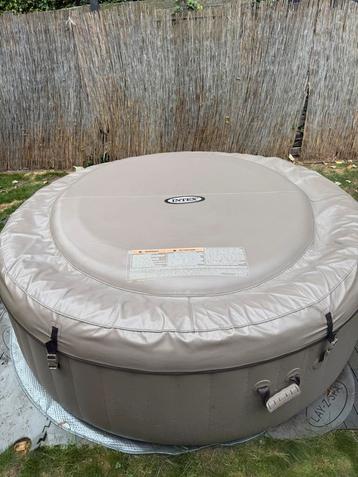 Jacuzzi intex beschikbaar voor biedingen