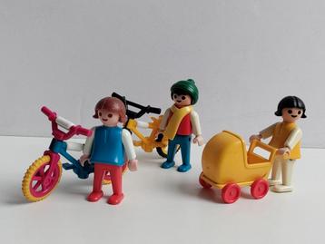 Playmobil kinderen met fietsen en poppenwagen beschikbaar voor biedingen