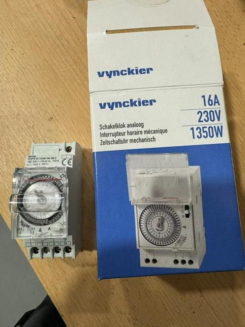 Vynckier schakelklok classic analoog 1350W 16A 230V, Bricolage & Construction, Électricité & Câbles, Neuf, Autres types, Enlèvement ou Envoi