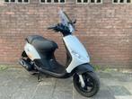 SUPERRRR MOOIE A KLASSE PIAGGIO ZIP 4 TAKT BOUWJAAR 2015, Fietsen en Brommers, Ophalen, Zip, Klasse A (25 km/u), Zo goed als nieuw