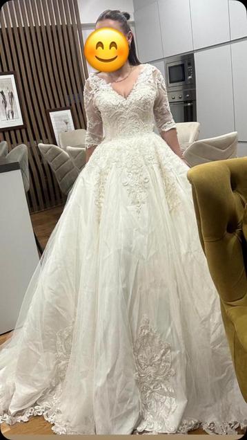 Trouwjurk beschikbaar voor biedingen