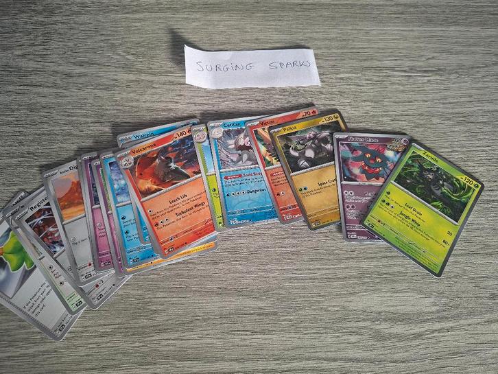 Surging Sparks set - Pokémon, Hobby & Loisirs créatifs, Jeux de cartes à collectionner | Pokémon, Neuf, Plusieurs cartes, Foil