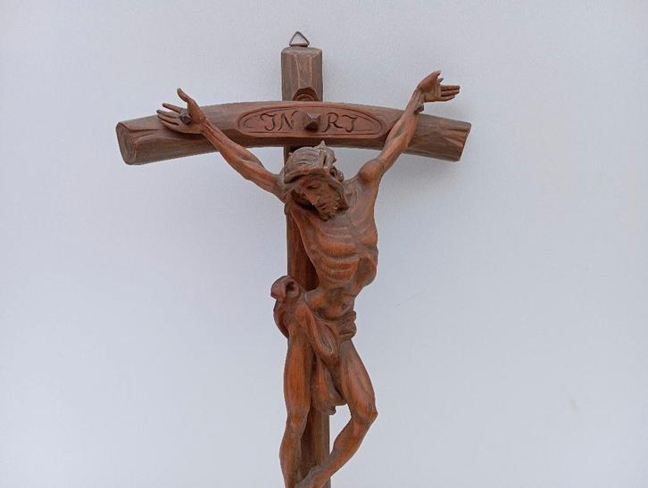 crucifix en bois CHRIST statue JESUS religieux, Antiquités & Art, Antiquités | Objets religieux, Enlèvement ou Envoi