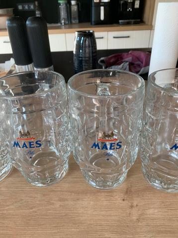 Halve liter glazen  beschikbaar voor biedingen