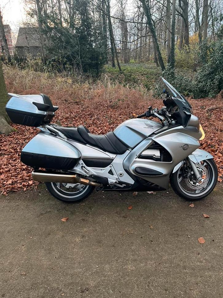 Honda Pan-European ST1300, Motoren, Motoren | Honda, Particulier, Toermotor, meer dan 35 kW, 4 cilinders, Motorrijbewijs A, ABS