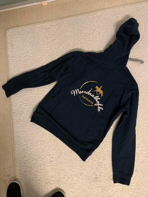 Nieuwe sweater met kap van Meerdaalhof, Dieren en Toebehoren, Paardrijkleding, Ophalen of Verzenden