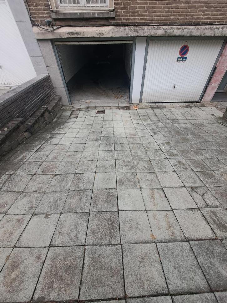 1 garagebox voor 2 auto's + 1 parkeerplaats aan de voorkant, Immo, Garages en Parkeerplaatsen, Brussel