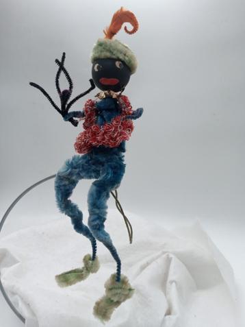 Oude zwarte piet van chenille beschikbaar voor biedingen