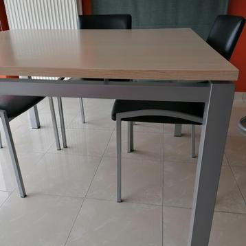 KEUKENTAFEL + 4 STOELEN beschikbaar voor biedingen