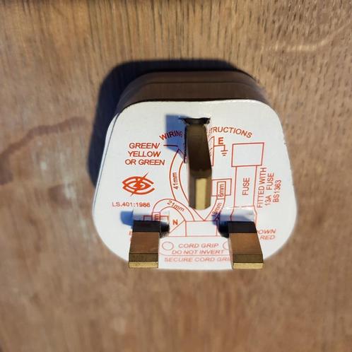 Elektrische Britse netstekker, 13A kabelbevestiging, Doe-het-zelf en Bouw, Elektriciteit en Kabels, Zo goed als nieuw, Stopcontact