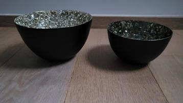 2 decoratieve schalen beschikbaar voor biedingen