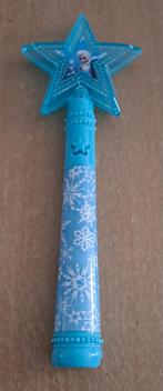 Baguette magique (16 cm) Frozen Elsa
(son et lumière), Enlèvement ou Envoi, Comme neuf, Garçon ou Fille