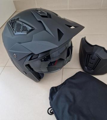 Motorhelm beschikbaar voor biedingen