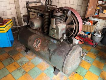 Industriële compressor - oerdegelijk! beschikbaar voor biedingen