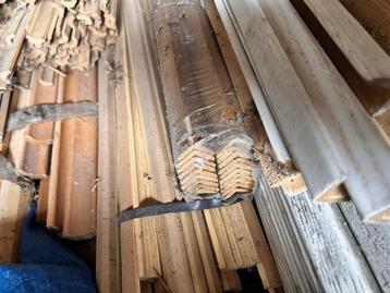 Hoeklijsten, afwerklijsten, plafondlatten, Enlèvement, MDF, 200 à 250 cm, Moulures