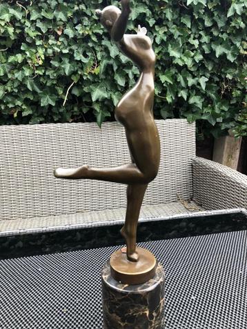 mooi bronzen sculptuur nude Dame vrouw modern 