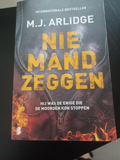 M.J. Arlidge - Niemand zeggen, Boeken, Thrillers, Zo goed als nieuw, Ophalen of Verzenden