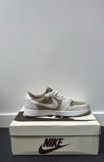 Travis scotts 43 inclusief gratis airpods, Ophalen of Verzenden, Zo goed als nieuw, Sneakers