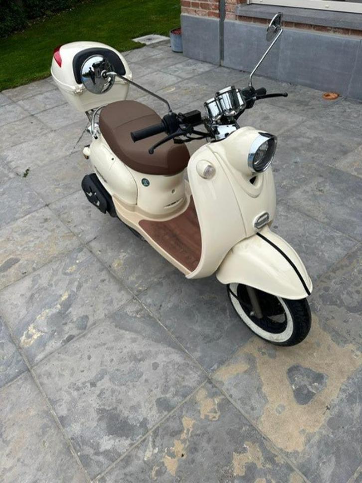 Lowigi Retro scooter parelmoer wit - rijklaar, Fietsen en Brommers, Scooters | Overige merken, Gebruikt, Klasse B (45 km/u), Ophalen