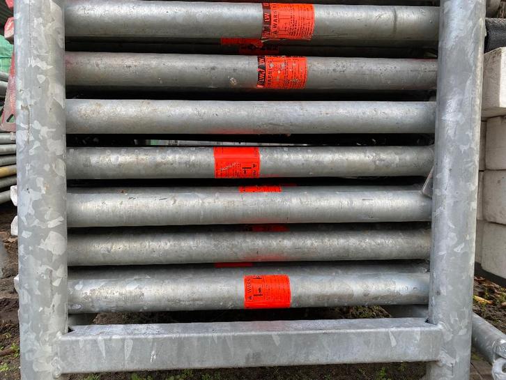 Stelling Layher, liggers, vloeren, staanders, en veel meer, Doe-het-zelf en Bouw, Overige Doe-Het-Zelf en Bouw, Zo goed als nieuw