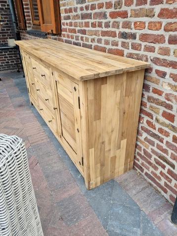 Massief houten dressoir  beschikbaar voor biedingen