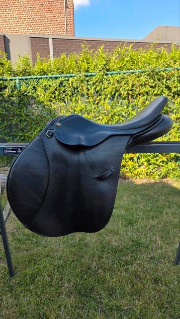 Zwart Pessoa springzadel  beschikbaar voor biedingen
