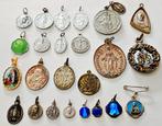 Pendentifs / médailles religieux/ses vintage métal argenté, Autres matériaux, Utilisé, Autres couleurs, Enlèvement ou Envoi