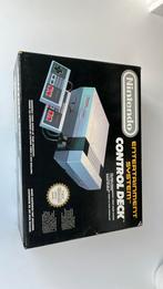 Nintendo NES control deck, Ophalen of Verzenden, Zo goed als nieuw, Met 2 controllers