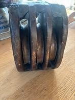 Oude antieken katrol,houten scheepsblok, Ophalen