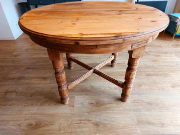 NEEDS TO GO THIS WEEKEND! - FULL OAK Dining table, Maison & Meubles, Tables | Tables à manger, Enlèvement