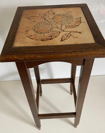Staand/voetstuk/Plantentafel van hout en keramiek beschikbaar voor biedingen