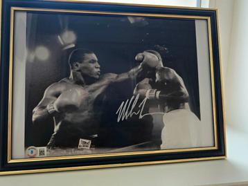 Mike Tyson gesigneerde foto met COA beschikbaar voor biedingen