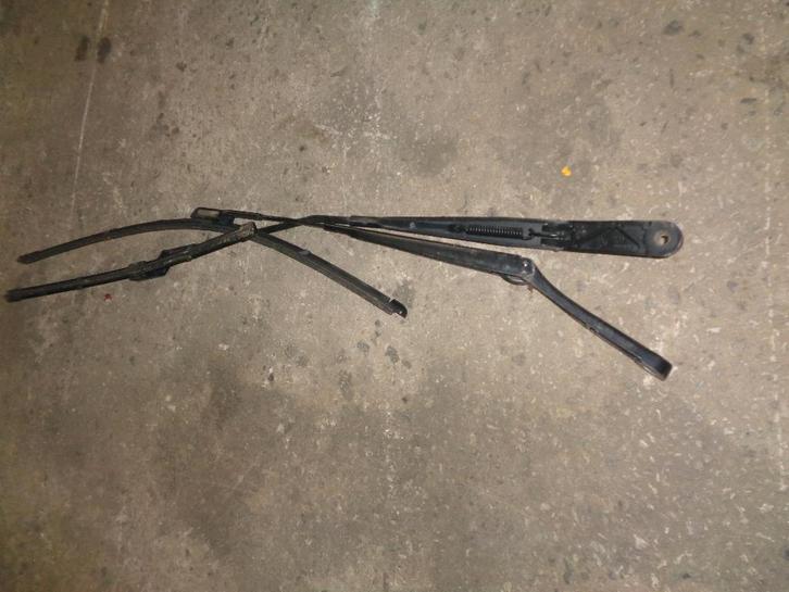 A vendre balai d'essuis-glace VW Golf 6, Autos : Pièces & Accessoires, Autres pièces automobiles, Volkswagen, Utilisé, Enlèvement