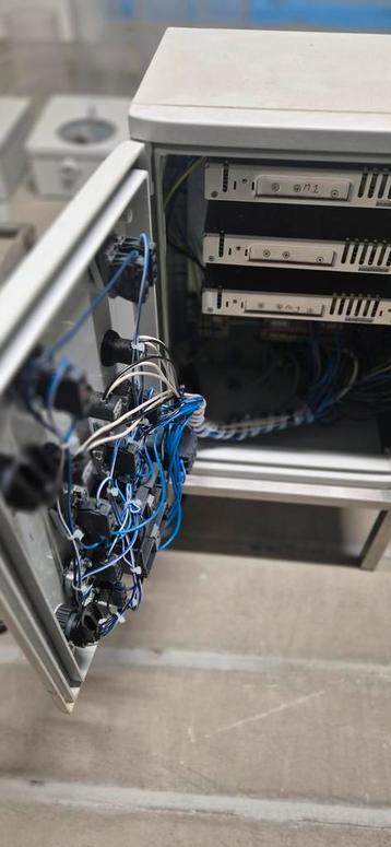 Voor onderdelen een Doseermachine met heel veel onderdelen beschikbaar voor biedingen