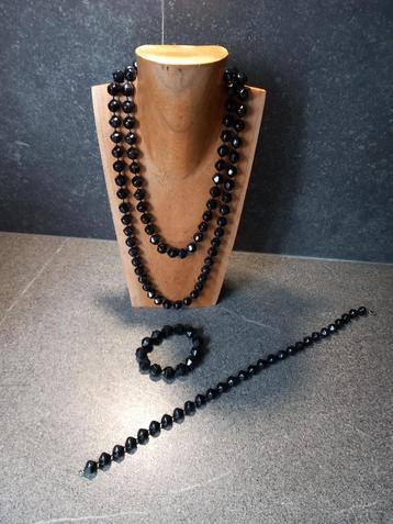 Ketting met armband beschikbaar voor biedingen