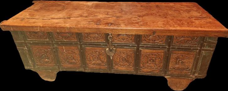 Boîte à panneaux sculptés - Fin du XVIIe siècle, Antiquités & Art, Antiquités | Meubles | Tables, Enlèvement