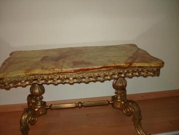 Prachtige vintage salontafel met marmeren blad op koperkleu. beschikbaar voor biedingen