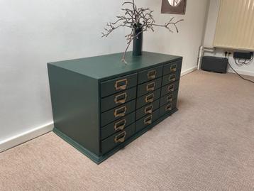Drawer cabinet beschikbaar voor biedingen