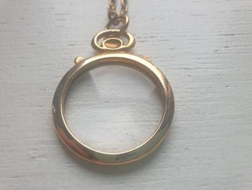 Halssnoer met glas beschikbaar voor biedingen