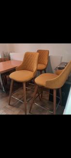 Scandinavische mosterdkleurige barstoel, Huis en Inrichting, Barkrukken, Ophalen, Zo goed als nieuw, Hout, Met voetsteun