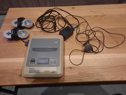 Super nintendo met kabels en 2 controllers, Games en Spelcomputers, Spelcomputers | Nintendo Super NES, Gebruikt, Met 2 controllers