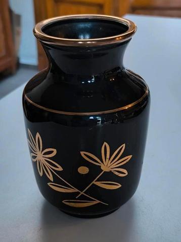 Vaas in zwart hyaliet glas, Antiek en Kunst, Antiek | Vazen, Ophalen of Verzenden