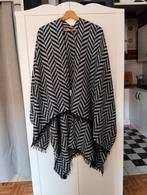 Poncho sjaal zwart grijs, Ophalen, Zo goed als nieuw, Sjaal