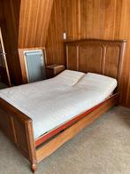Bed, nachtkastje,kleerkast in eik, Antiek en Kunst, Antiek | Meubels | Kasten, Ophalen