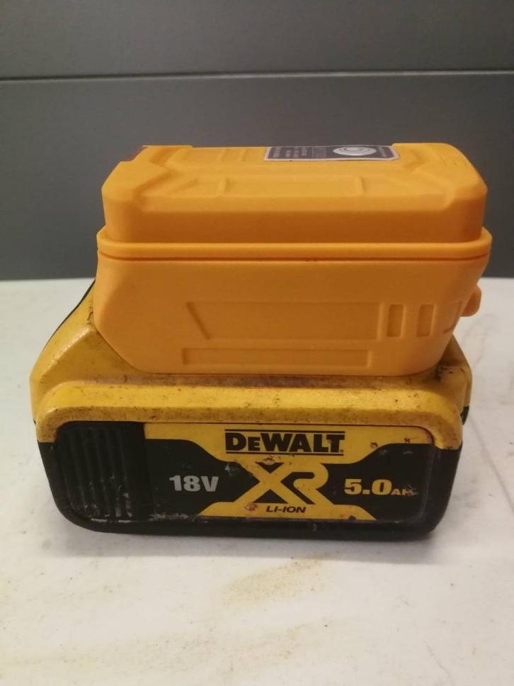Lampadapter Dewalt 18V met twee USB-poorte, Doe-het-zelf en Bouw, Gereedschap | Handgereedschap, Nieuw, Ophalen of Verzenden