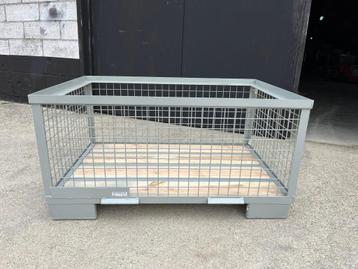 Stapelbare gaasboxen 2 stuks (nieuwstaat) beschikbaar voor biedingen