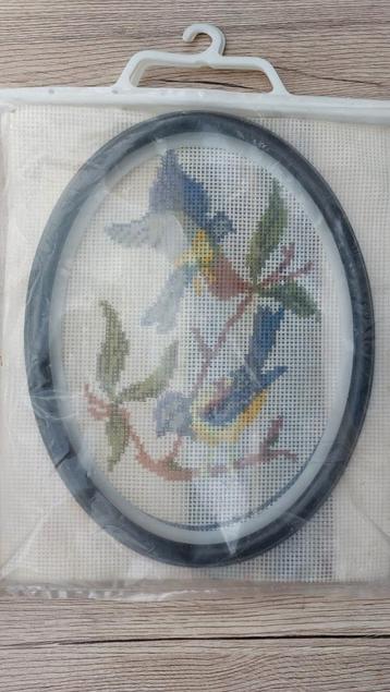 Naaidoek met vogeltjes print beschikbaar voor biedingen