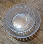 Glazen microgolf kommen, Enlèvement