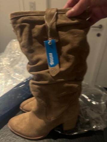 nouvelles bottes en cuir marron MTNG 39 disponible aux enchères